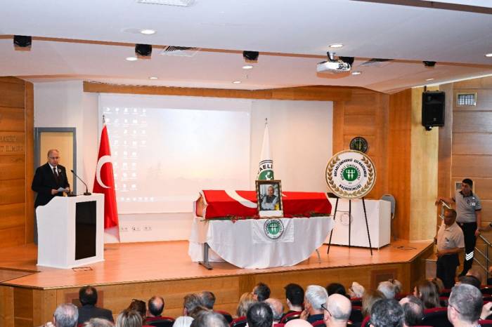 Kocaeli Üniversitesi’nden Kurucu Rektörüne Son Görev