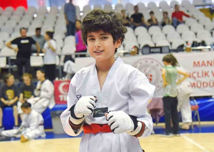 Yunusemreli Aleyna’dan Gümüş Madalya