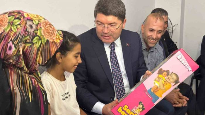 Bakan Tunç İle Miray Arasında Gülümseten ‘cumhurbaşkanı’ Diyaloğu