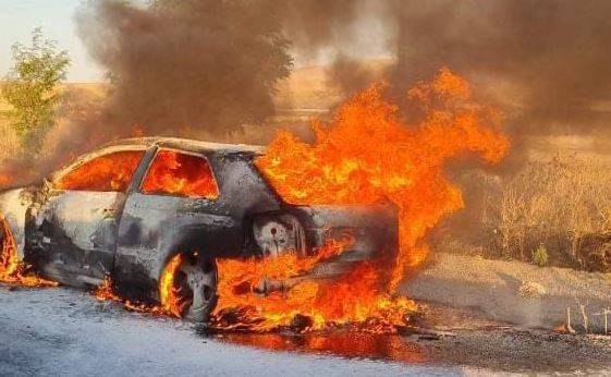 Elektrik Kabloları Şase Yapan Otomobil Alev Topuna Döndü