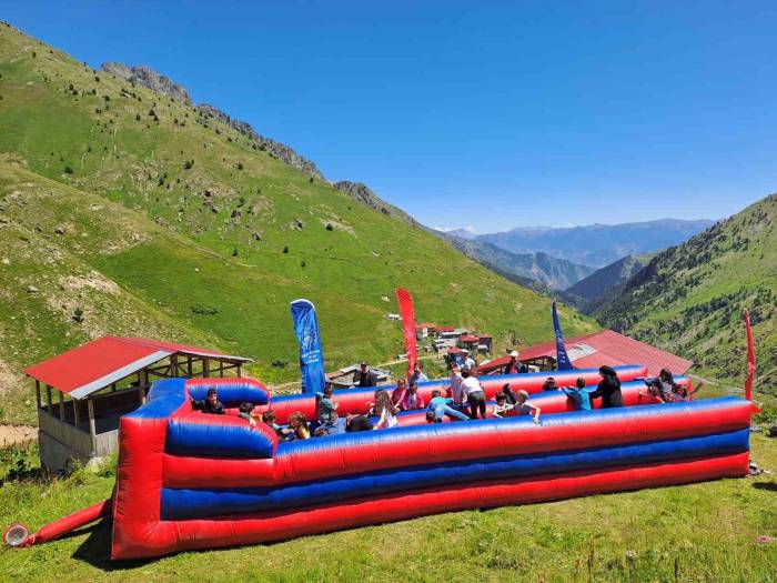 Çocuklar İçin Yaylaya Oyun Parkı Kuruldu