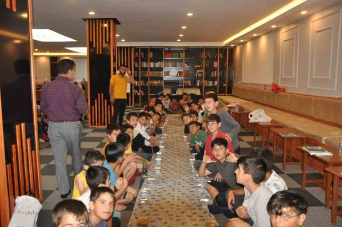 Bulanık’ta Kur’an Kursu Öğrencilerine Aşure