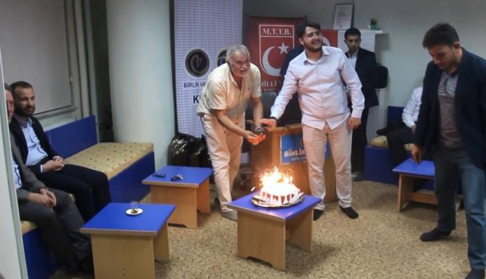 Depremzede Merve’ye Canlı Yayınla Doğum Günü Sürprizi