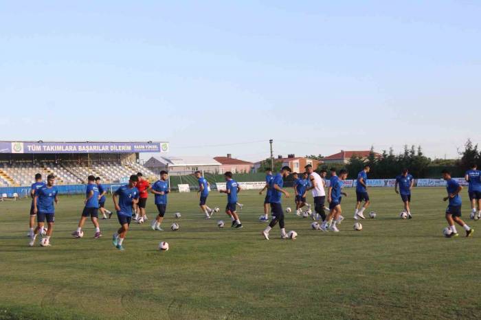 Ergene Velimeşespor Sahaya İndi