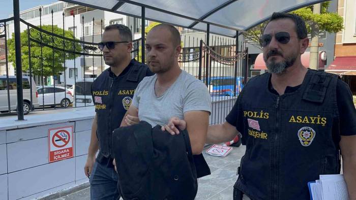 Alkollü Grubun İçinde Çıkan Bıçaklı Kavgada 18 Yaşındaki Genç Hayatını Kaybetti