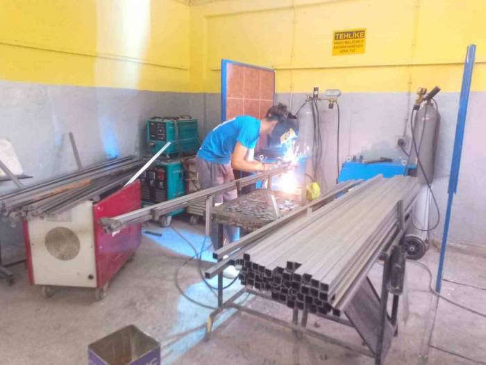 Gediz’de Sanayi, Belediye Ve Okul Birlik Oldu, Ciro 2 Milyonu Buldu