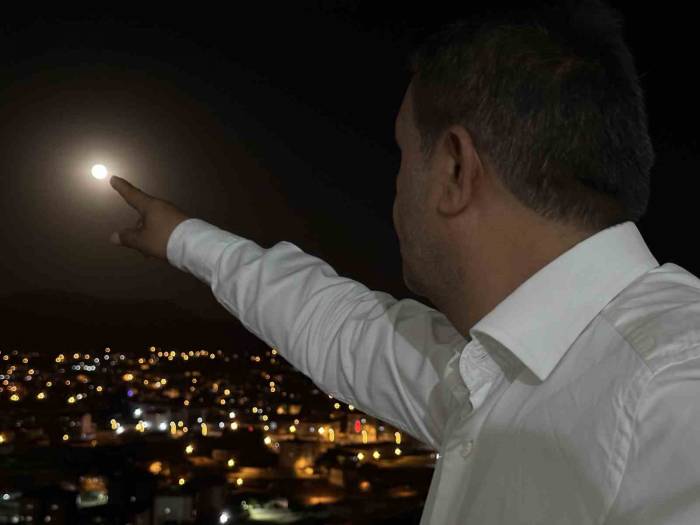 Yüksekova’da Dolunay Kendine Hayran Bıraktı