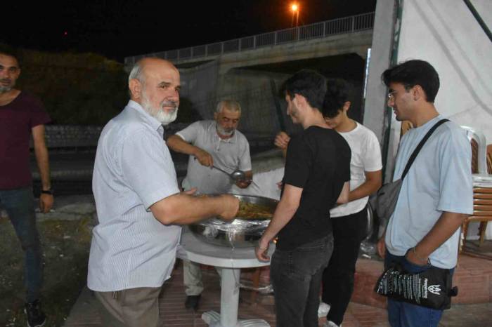 Halı Saha Turnuvasında Aşure İkramı