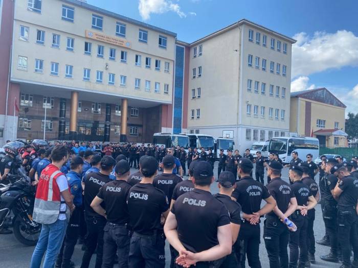 Şişli’de 7 Düzensiz Göçmen İle 2 Aranan Şahıs Yakalandı