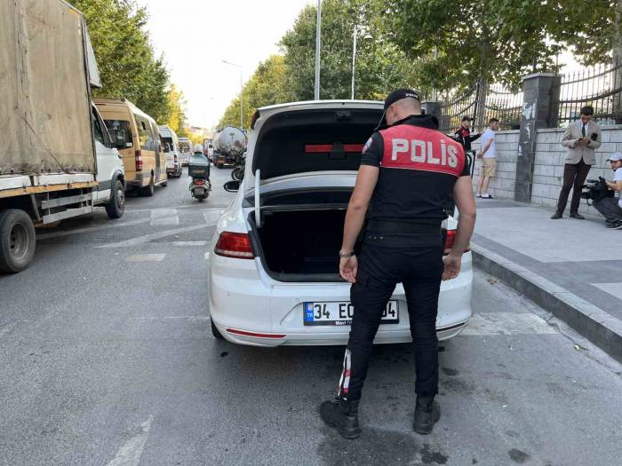 Esenyurt’ta Polis Uygulamasında 2 Kişi Gözaltına Alındı