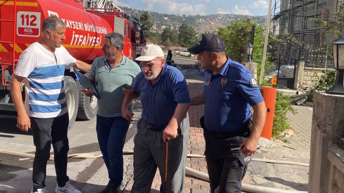 Kayseri’de Yangında Binada Mahsur Kalanlar Kurtarıldı
