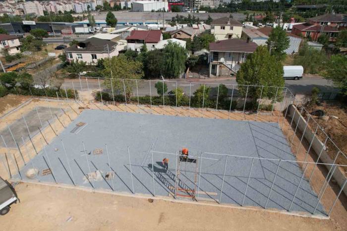 Yeni Halı Sahaların İnşaatı Devam Ediyor