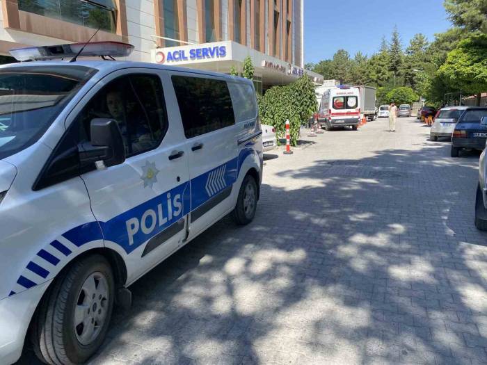 Elektrikli Bisiklet Devrildi: 1 Yaralı