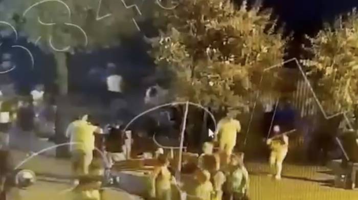 Beşiktaş’ta Yüksek Ses İhbarına Giden Polise Saldırı Kamerada: Polisin Burnunu Kırdılar