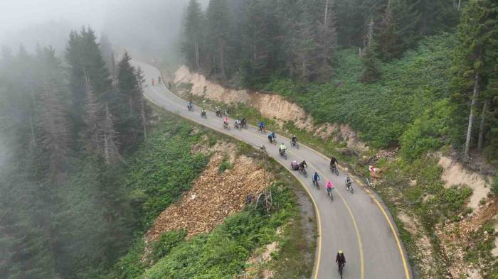 Bisiklet Tutkunları Ordu Yaylalarına Renk Kattı