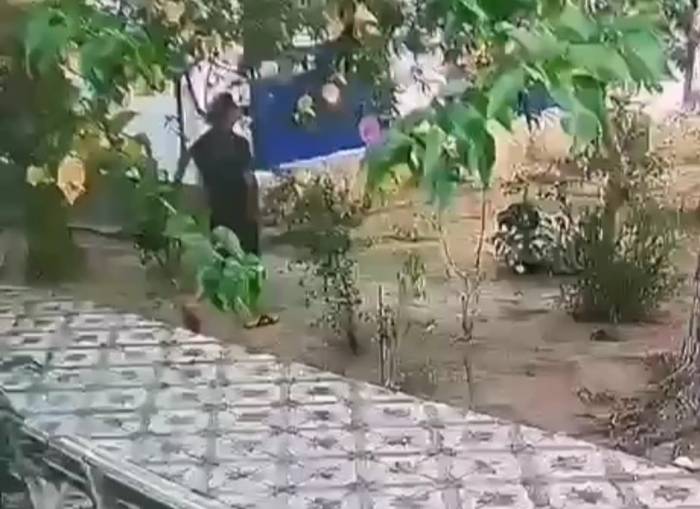 Önce Yemek Yedi, Sonra Paraları Çaldı