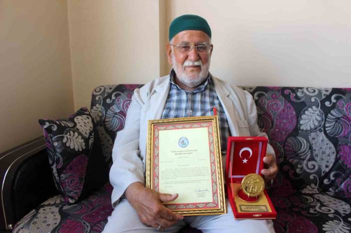 Evini Mehmetçik Vakfı’na Bağışladı