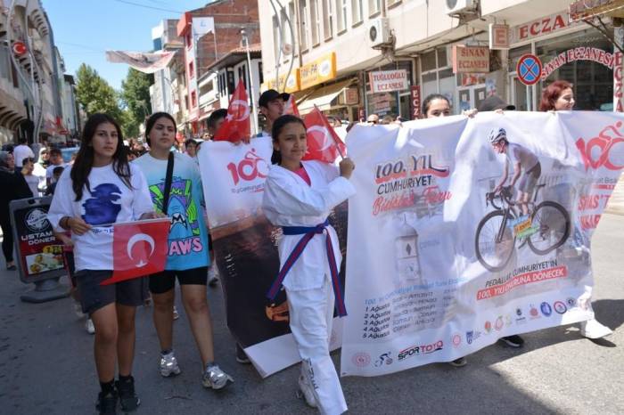 100. Yıl Cumhuriyet Bisiklet Turu Zile’den Geçti