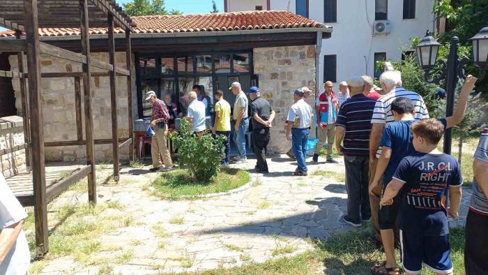 Eşi Ölünce Ömrünü Hayır Yapmaya Adadı