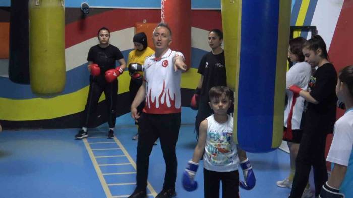 Yıldız Kadın Boksörlerde Hedef Dünya Şampiyonluğu