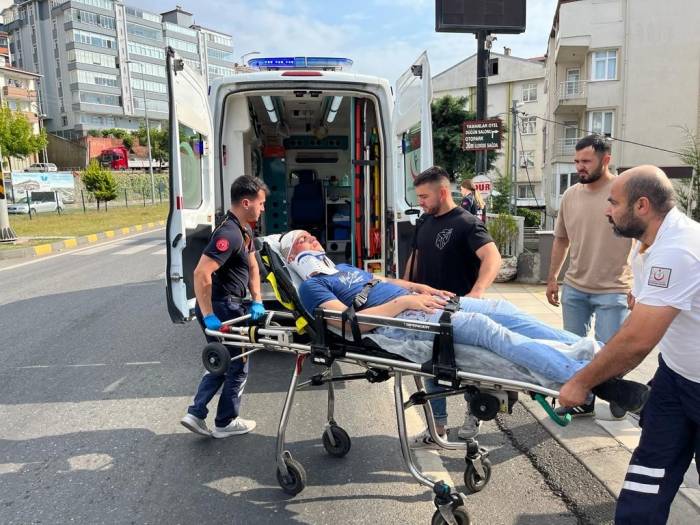Motosiklet Otomobile Çarptı