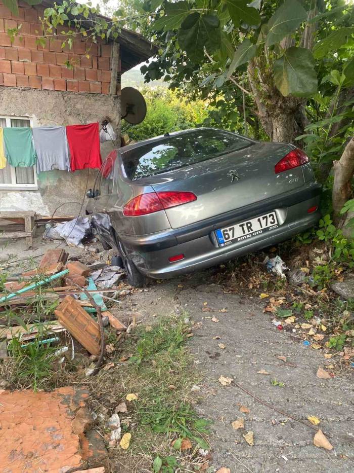 Fren Yerine Gaza Bastı: 2 Yaralı