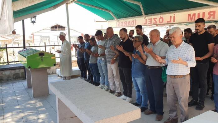 Kocası Tarafından Öldürülen Kadın Toprağa Verildi