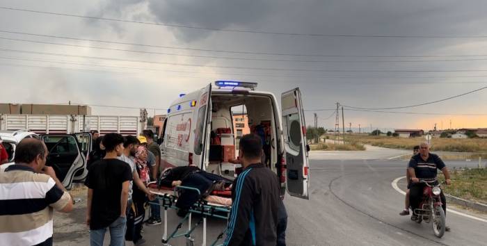 Otomobilin Tır İle Çarpıştığı Kazada 4 Kişi Yaralandı