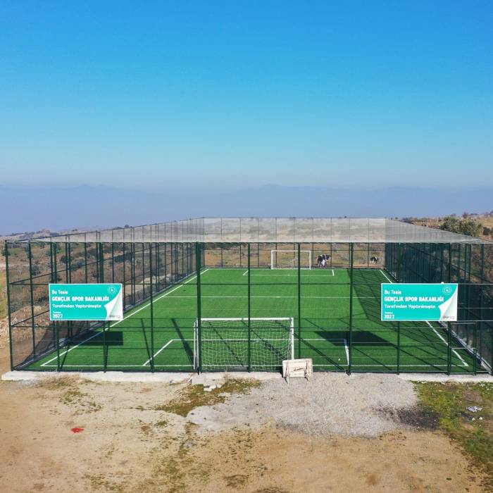 Yenipazar Paşaköy Halı Sahası Işık Saçıyor