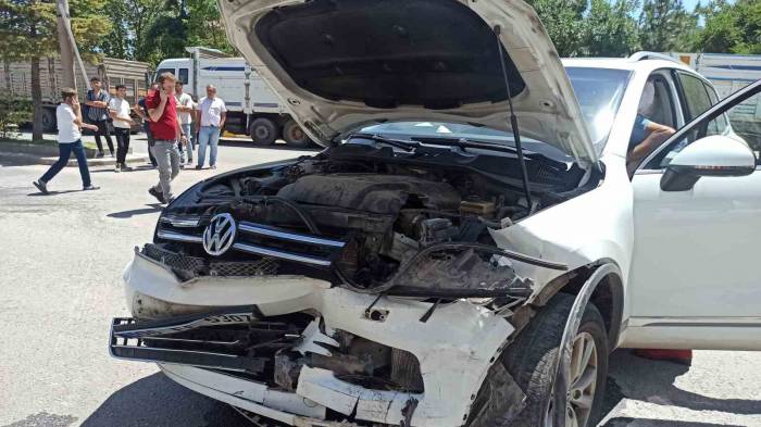 Ahlat Belediye Başkanı Çoban Trafik Kazası Geçirdi