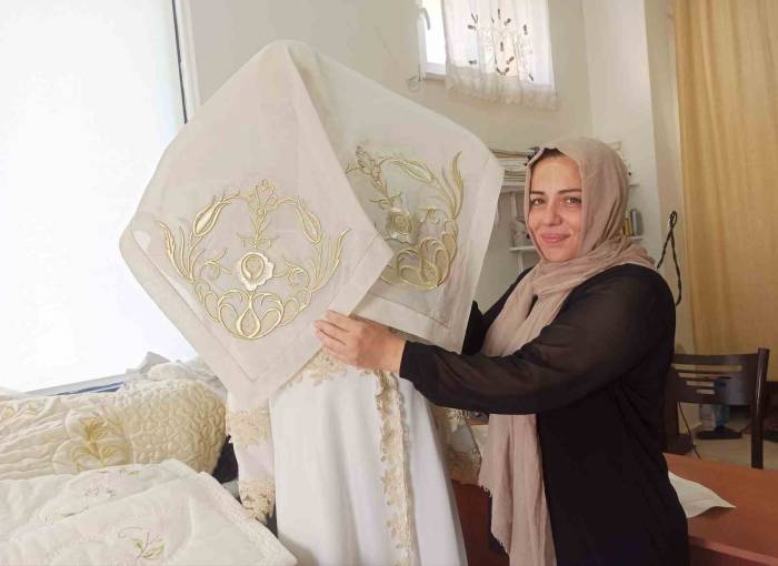 Bileziğini Satıp İş Kuran 3 Çocuk Annesi, 15 Kişiye İstihdam Sağladı