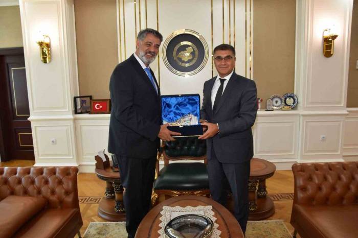 Rektör Polat’tan Vali Gürel’e Veda Ziyareti