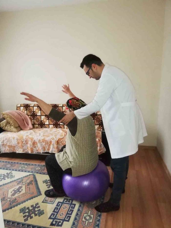 Kars’ta Belediyesi Evde Bakım Hizmetini Sürdürüyor