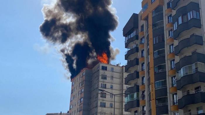 Yangından Kaçarken Dumandan Etkilenip Bayılmış