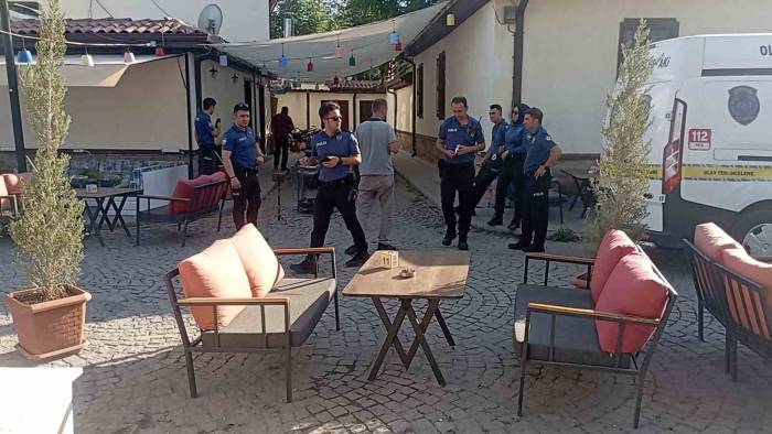 Kavgada Akrabasını Göğsünden Ve Kolundan Vurdu