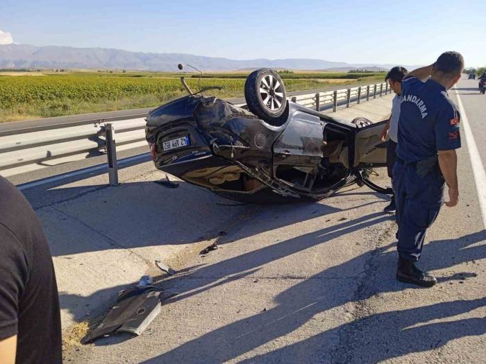 Konya’da Otomobil Refüje Devrildi: 1 Yaralı