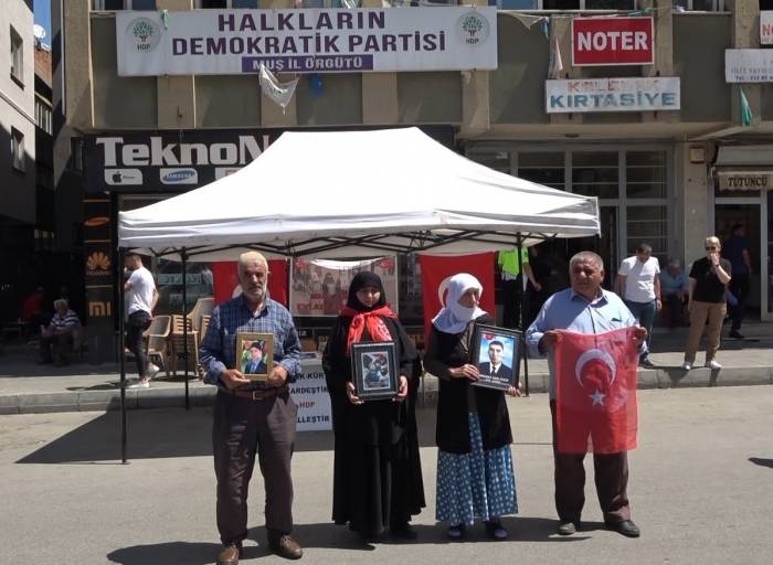 Muş’ta Annelerin Eylemi Devam Ediyor