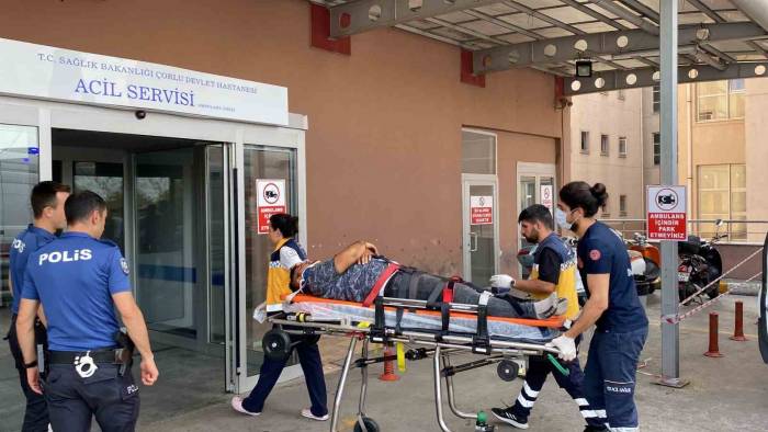 Üzerine 1 Ton Yük Düşen Şoför Yaralandı
