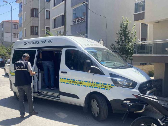 Eşi Tarafından Bıçaklanan Yaşlı Kadın Ağır Yaralandı