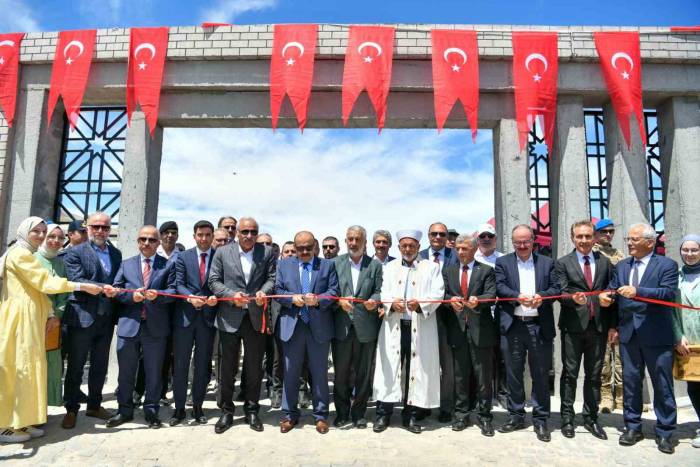 Restore Edilen Sultan Murat Şehitliği Dualarla Açıldı