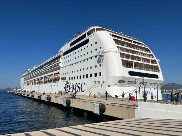 Bodrum’a 2 Bin 422 Yolcuyla Geldi