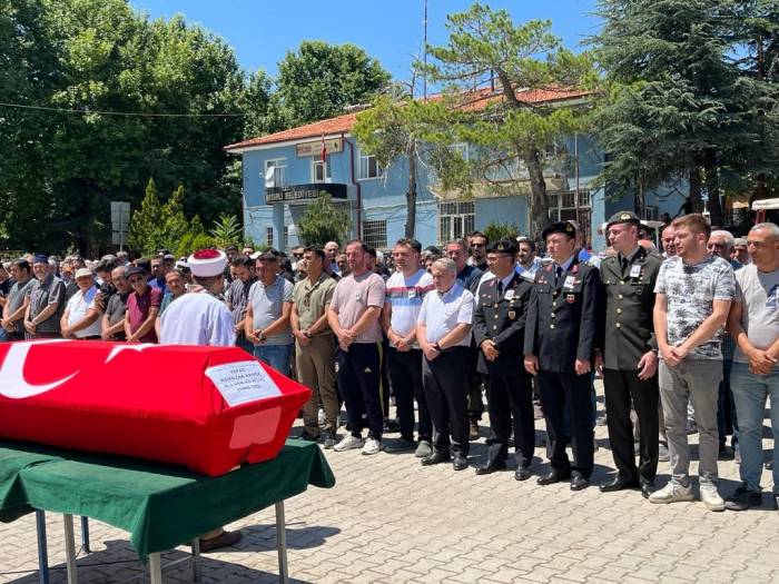Kalp Krizi Geçirip Vefat Eden Emekli Astsubay Törenle Toprağa Verildi