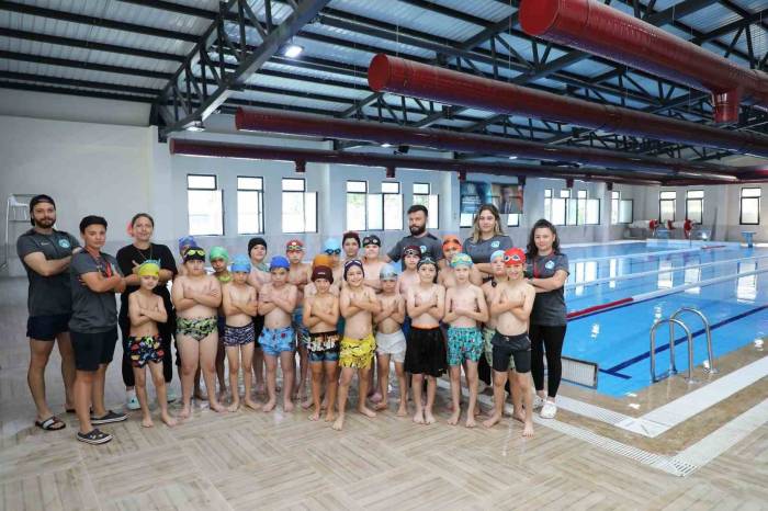 Akyazı’da Yüzme Bilmeyen Kalmayacak