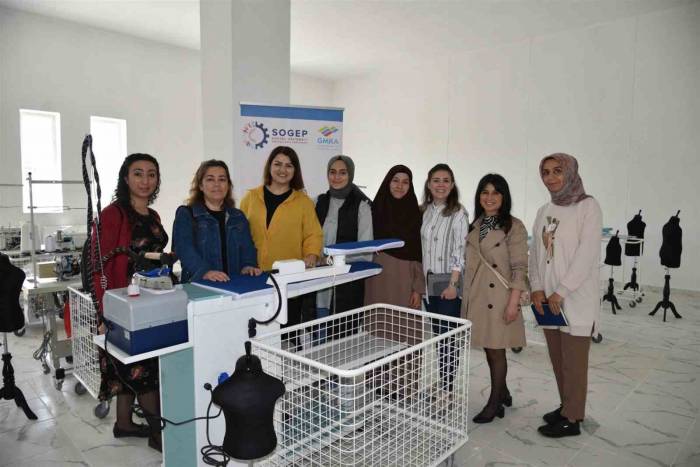 Büyükşehir Belediyesi, Sındırgı’da Hizmetlerine Devam Ediyor