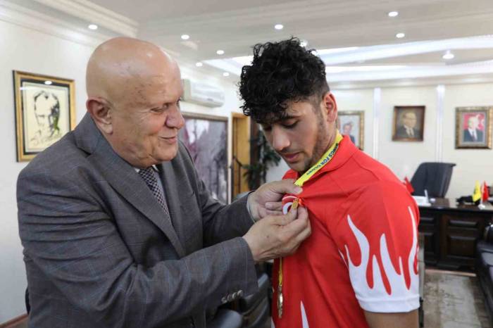 Başkan Pekmezci Avrupa Şampiyonunu Kabul Etti