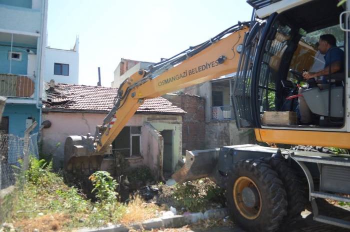 Metruklar Yıkılıyor Vatandaşın Yüzü Gülüyor