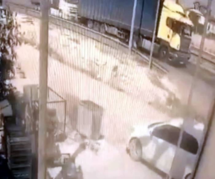 D-650’de Işıkta Duran Tıra Arkadan Çarptı, O Anlar Kameraya Yansıdı