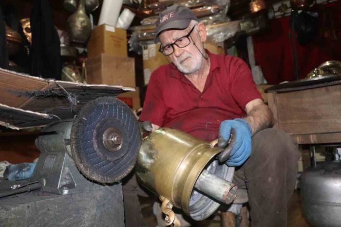 Babasından Devraldığı Mesleği Devredecek Çırak Bulamıyor