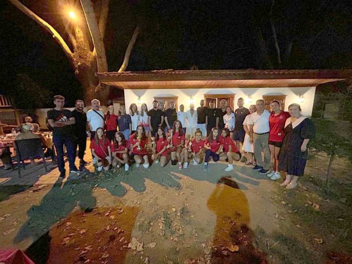 Muğlalı Türkiye Şampiyonu Hokeyciler İçin Kutlama Yemeği Düzenlendi