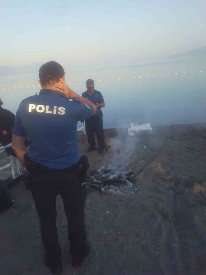 Genç Kızlara Şezlong Yakma Gözaltısı